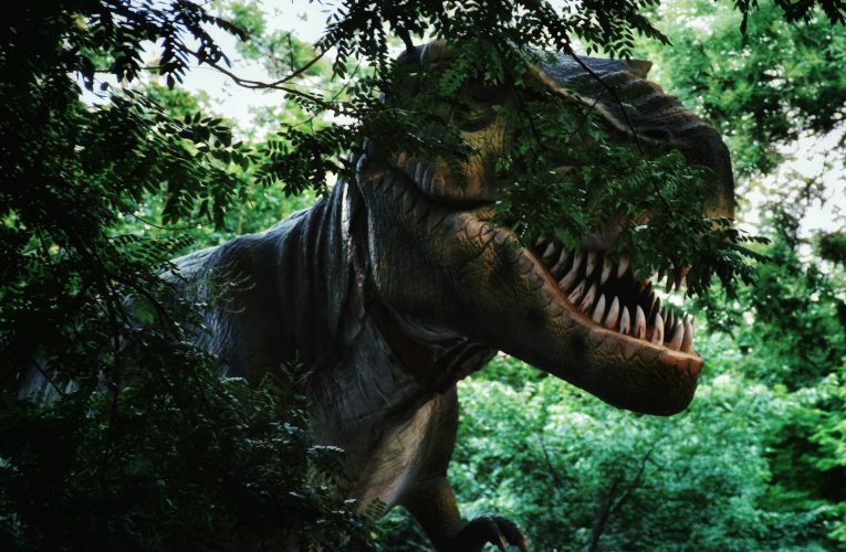 Dinossauros aterrorizantes e novas estrelas em “Jurassic World: Rebirth”
