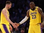 LeBron James e Luka Doncic vão jogar esta noite contra Kings? Status final para estrelas do Lakers