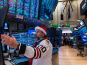 Mercado de ações hoje: Dow, S&P 500, Nasdaq caem enquanto a alta do Papai Noel tropeça em meio à queda da Nvidia e da Tesla