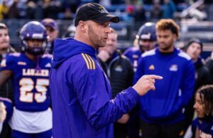 Candidatos para ser o próximo técnico de futebol do Western University Mustangs