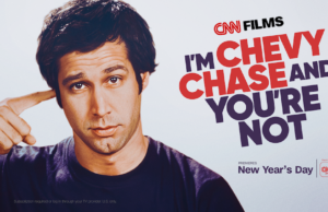 Chevy Chase foi colocado em coma por 8 dias após uma insuficiência cardíaca e ‘basicamente voltou dos mortos’: ‘O médico nos avisou que talvez não o recuperássemos’