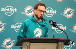 Mike McDaniel, dos Dolphins, se recusa a discutir seu futuro após outra derrota embaraçosa