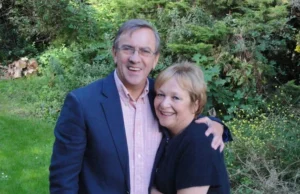 Um morador de rua bateu à porta deles dias antes do Natal – ele ficou por 45 anos