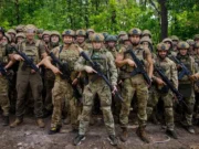 Prisioneiros de guerra ucranianos ‘sendo sistematicamente executados’ pela Rússia, diz comandante