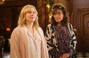 Showrunners de ‘Ghosts’ na visita de Natal de Sam de Carol, o que ainda está por vir na 5ª temporada e seu piloto de sitcom de vampiro ‘Eternally Yours’