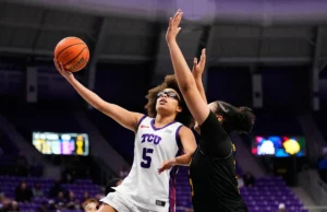 Olivia Miles tem o terceiro triplo-duplo consecutivo e Marta Suarez o primeiro como número 9 do TCU vence Pine Bluff