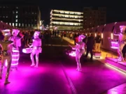 Milhares saem para ver fogos de artifício e correr em NYE