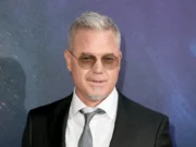 Eric Dane recebendo atendimento 24 horas por dia, 7 dias por semana após o diagnóstico de ELA, enquanto a ex-esposa Rebecca Gayheart compartilha a atualização