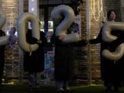 Fábricas da China voltam a crescer após queda de oito meses