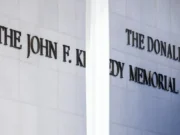 Mais artistas do Kennedy Center desistem após a mudança de nome de Trump