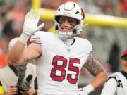 Trey McBride é de longe o melhor tight end do futebol fantasia durante a temporada recorde
