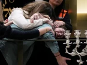 ‘Uma perda indescritível’: funeral acontece para rabino morto em tiroteio em Bondi