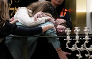 ‘Uma perda indescritível’: funeral acontece para rabino morto em tiroteio em Bondi