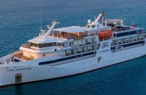 Navio de cruzeiro atinge recife na primeira viagem desde que deixou passageiro na ilha