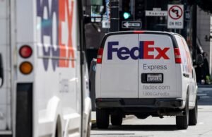 Os ganhos da FedEx foram fortes. Cortes de custos e volume de remessas ajudaram.