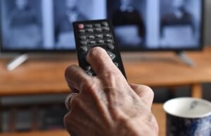 Condenação por licença de TV para mulher com deficiência acamada que luta após a morte do marido por câncer