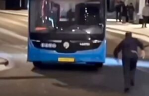 Ônibus desgovernado provoca pânico e motorista o persegue