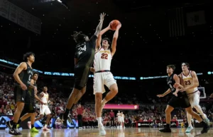 Momcilovic acerta 7 3s e marca 27 pontos na vitória de 91 a 60 do quarto colocado do estado de Iowa sobre Long Beach State