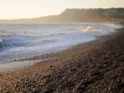 Alerta sobre natação no mar depois que dois homens foram levados ao largo de Devon no dia de Natal