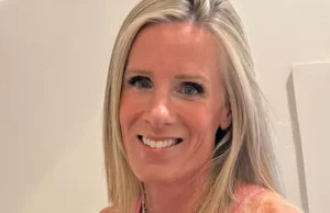 Mulher na controvérsia de ‘Kiss Cam’ do Coldplay diz que seus dois filhos temiam que todos ‘issem morrer’ em meio ao assédio