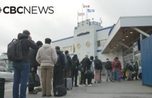 Tempos de espera pesados na BC Ferries após dezenas de cancelamentos devido aos ventos