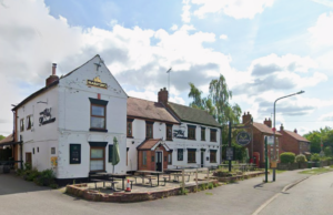 Apelo após homens mascarados invadirem pub de vilarejo