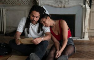 “Pai Mãe Irmã Irmão” explora os mistérios da vida familiar