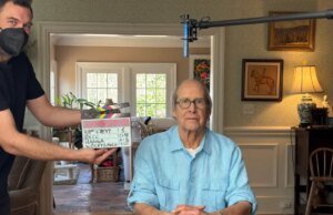 Diretor de ‘Eu sou Chevy Chase, e você não é’ sobre o confronto direto com Chevy, o elenco da ‘comunidade’ recusando entrevistas e o médico sendo uma ‘vigilância difícil’ para a família Chase