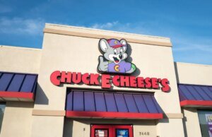 O que Chuck E Cheese deve fazer agora? Todo mundo é um conselheiro de carreira com ideias próprias