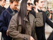 As pessoas simplesmente não conseguem desviar o olhar da foto casual de Demi Moore de sua decoração