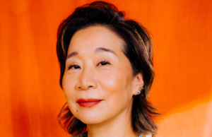 Diana Son receberá o prêmio Richard B. Jablow da WGA East por serviço dedicado