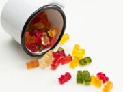 Os pais usam o desafio do lanche de frutas para testar a força de vontade das crianças com os melhores resultados