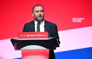 Numerosos escândalos e saída do diretor-geral não deveriam “influenciar” a renovação da Carta da BBC, afirma o ministro da Cultura