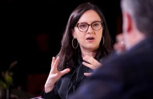 Bari Weiss diz aos funcionários que o pedaço de 60 minutos é necessário para “fazer mais”, cita a necessidade de colocar os diretores “no registro e na câmera”