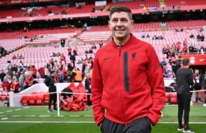 A lenda do Liverpool e da Inglaterra, Steven Gerrard, nomeia seus cinco melhores companheiros de equipe