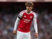 Rio Ferdinand nomeia os três jogadores do Arsenal que merecem mais tempo de jogo