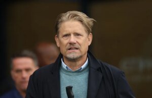 Peter Schmeichel avisa o Arsenal que o clube rival é “absolutamente” candidato ao título