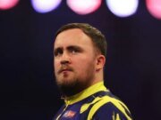 Raymond van Barneveld nomeia o jogador que venceria o campeão mundial de dardos Luke Littler