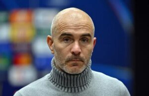 Ex-atacante do Chelsea revela por que espera derrota no Newcastle