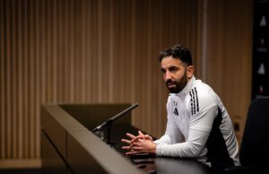 Ruben Amorim responde após Paul Scholes dizer que ‘não é o homem certo’ para o Man Utd