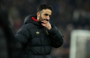 Estrela inglesa de £ 70 milhões considerando assinar novo contrato em meio ao interesse do Man Utd