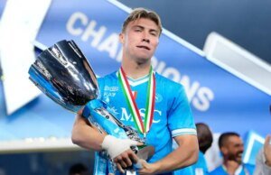 Rasmus Hojlund pretende atacar o Manchester United após o triunfo da SuperTaça do Napoli