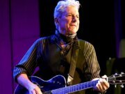 Joe Ely, herói do country-rock do Texas que aumentou sua base de fãs em turnê com o Clash, morre aos 78 anos