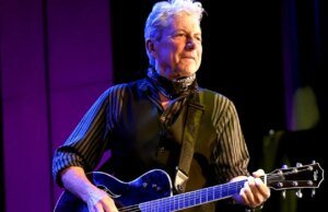 Joe Ely, herói do country-rock do Texas que aumentou sua base de fãs em turnê com o Clash, morre aos 78 anos