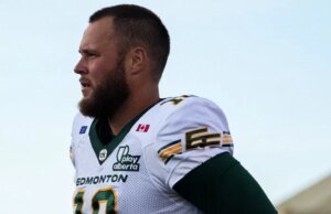 Arizona Cardinals analisam o apostador de Edmonton Elks, Jake Julien