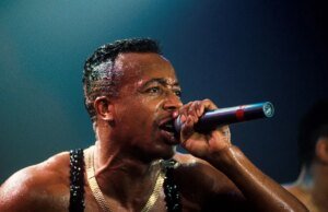 O diretor do Alabama transforma magistralmente ‘U Can’t Touch This’ no bop favorito de todos para conscientização sobre o novo coronavírus