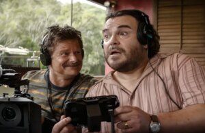 Diretor de ‘Anaconda’ naqueles camafeus do elenco original, zombando das reinicializações de Hollywood e reutilizando um cenário destruído por um ciclone