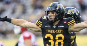 LB Braxton Hill, do Hamilton Tiger-Cats, treina para o Tampa Bay Buccaneers