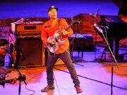 Tom Morello avaliando a reação de um fã provoca raiva sem fim contra os memes da máquina