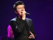 Nova lenda da Internet consegue Rick Roll Rick Astley